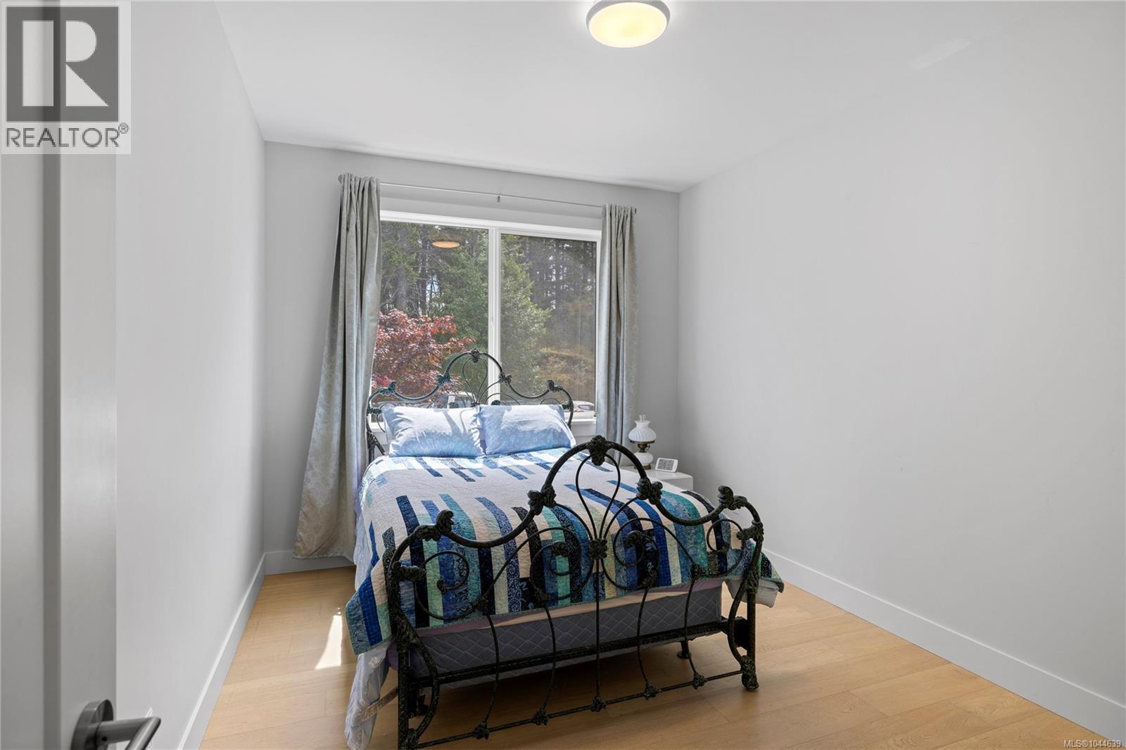 1312 Langara Dr - 23