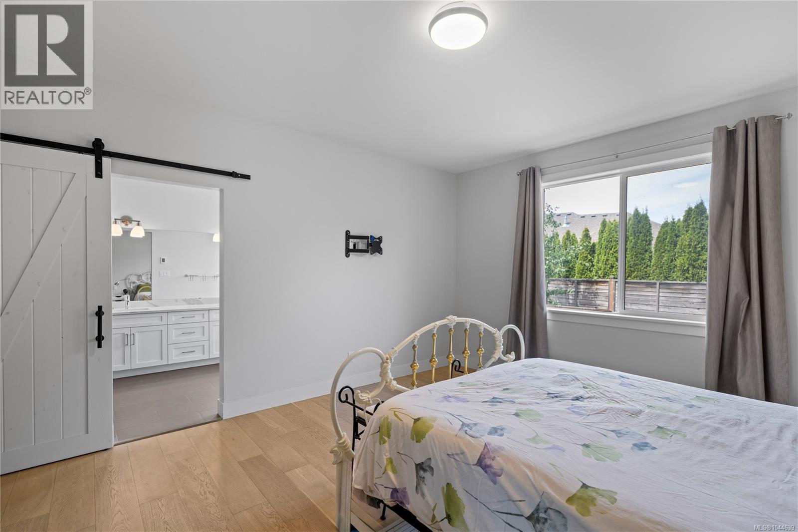 1312 Langara Dr - Image 25