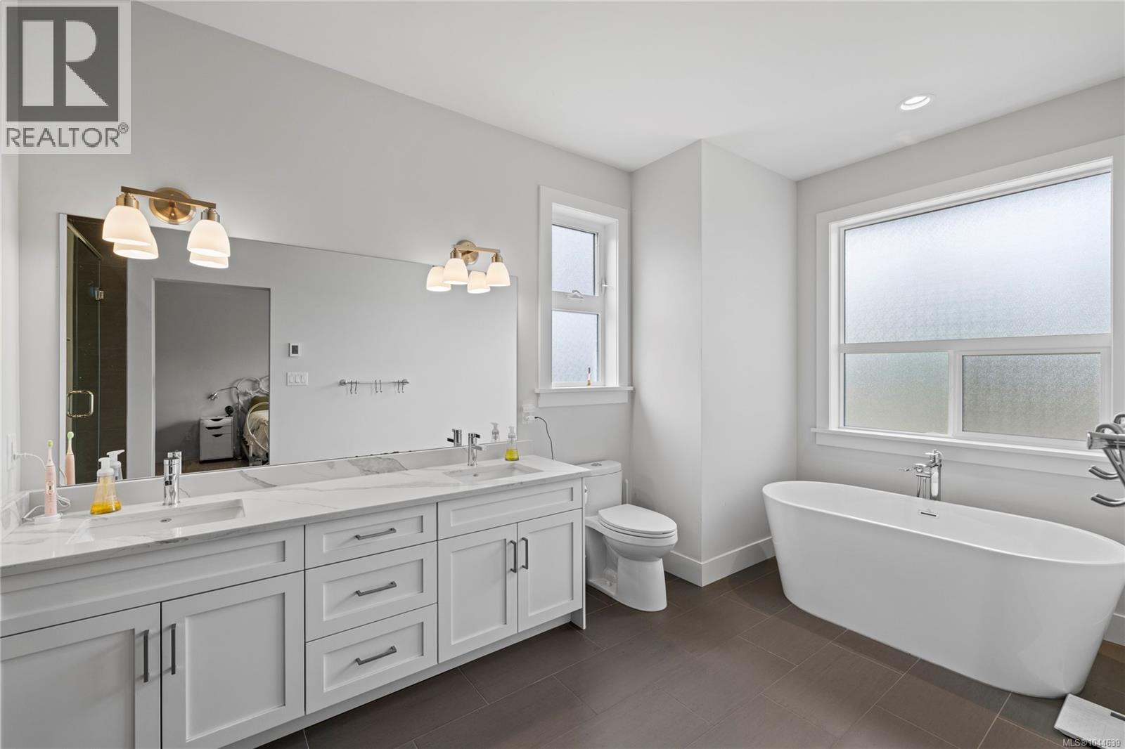1312 Langara Dr - Image 27
