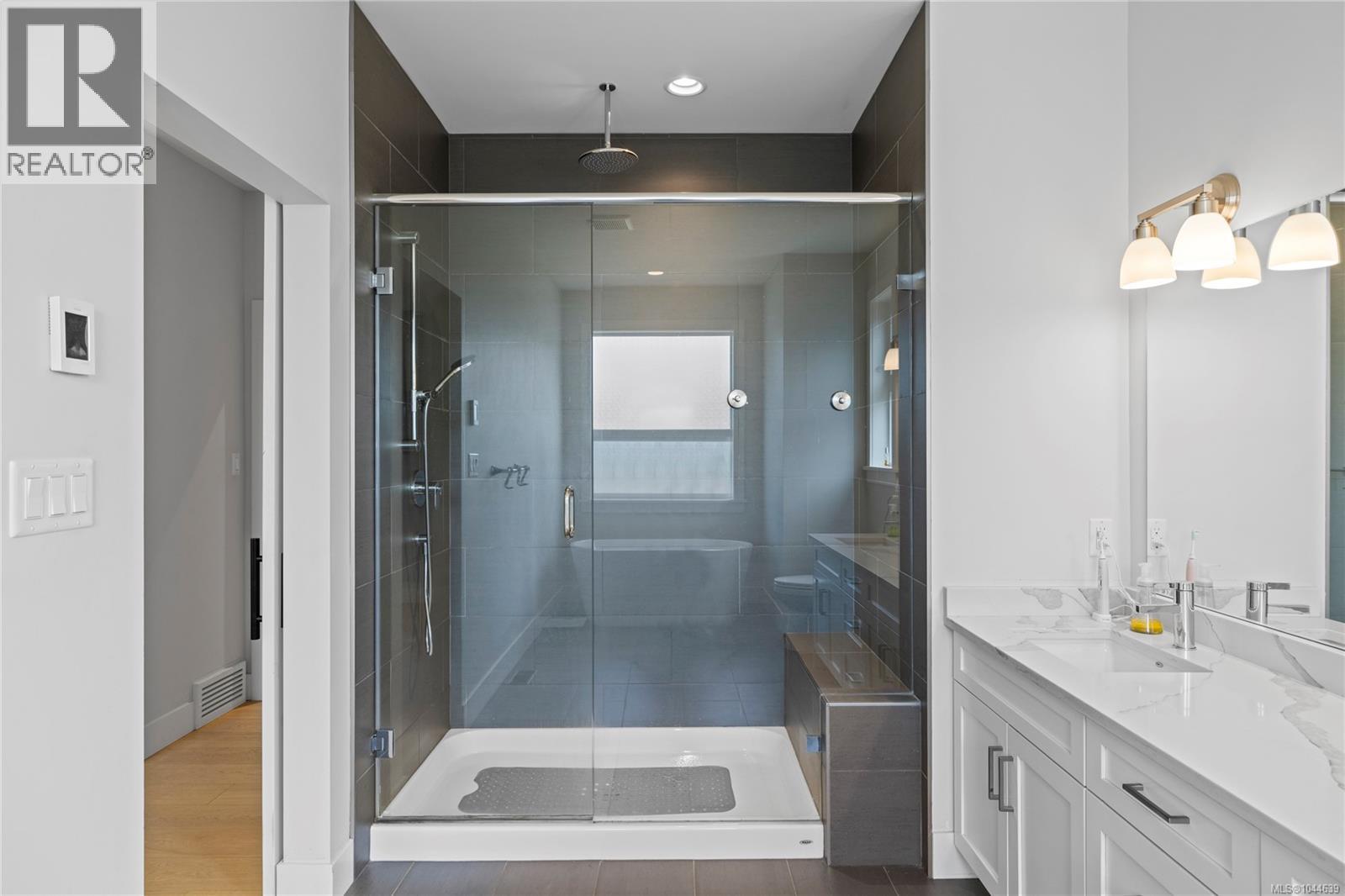 1312 Langara Dr - 28