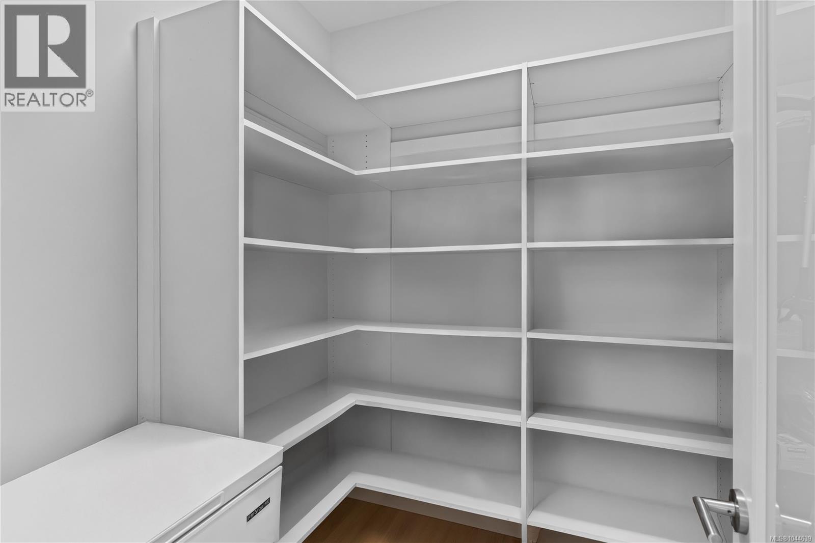 1312 Langara Dr - 30