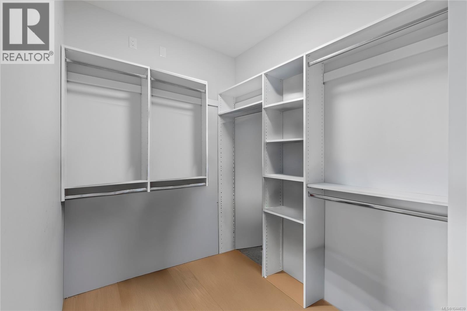 1312 Langara Dr - Image 31