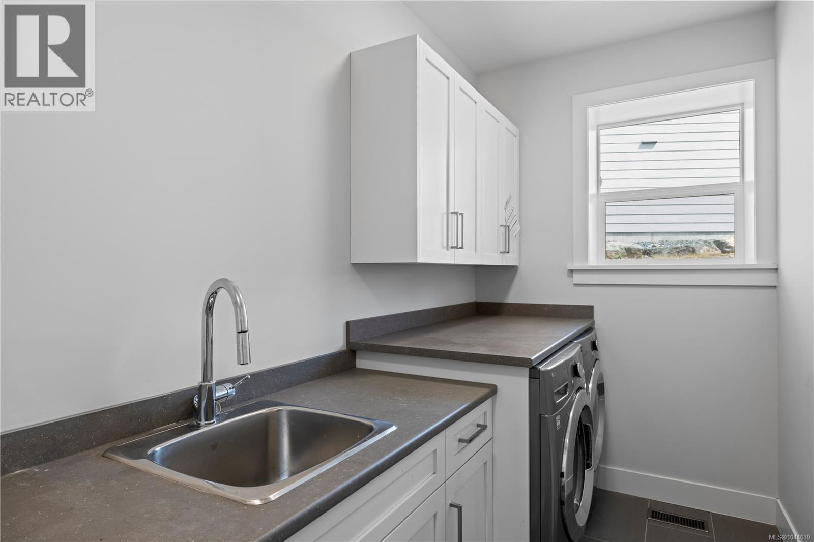 1312 Langara Dr - Image 32