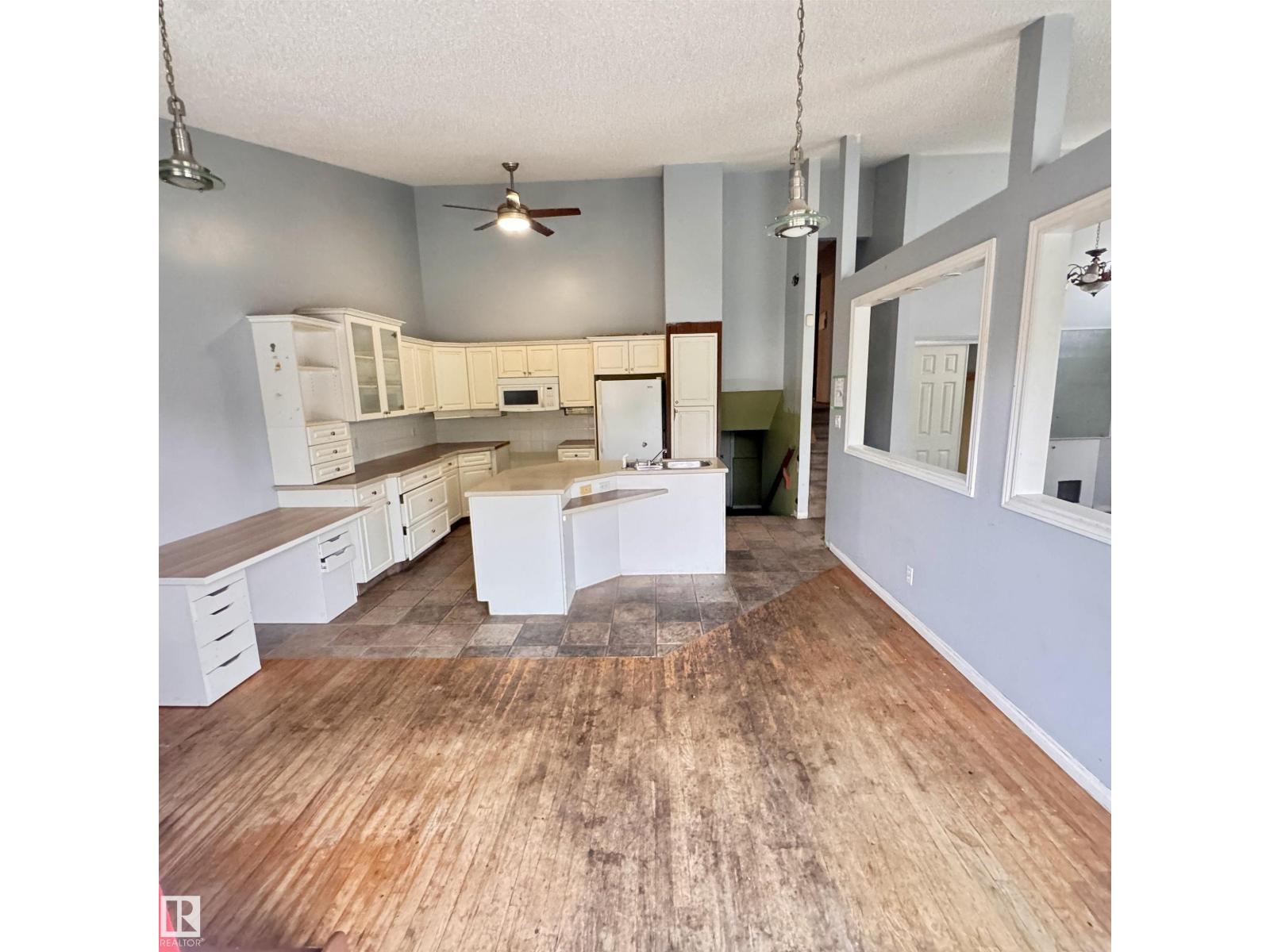 4821 11A AV NW - 5