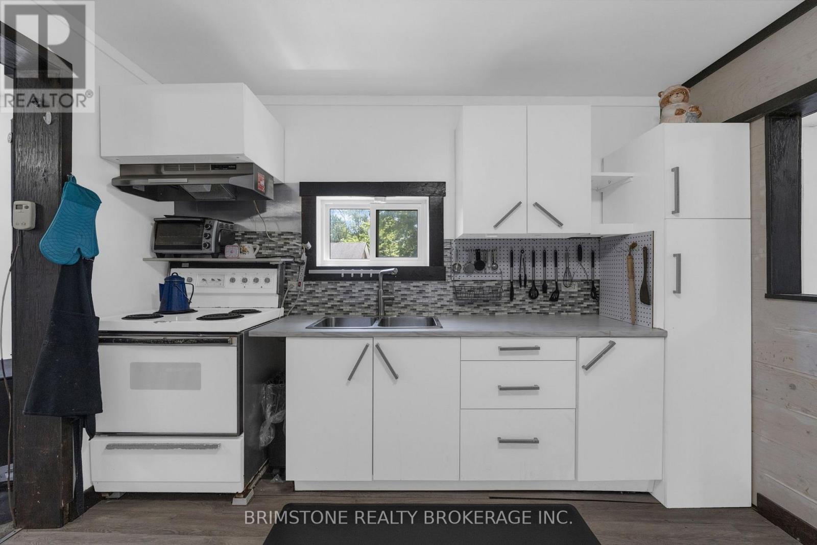 329 HIGH STREET - 13