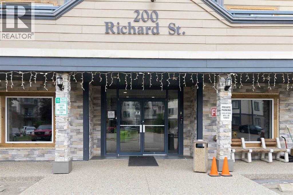 #225 200 Richard Street - 3