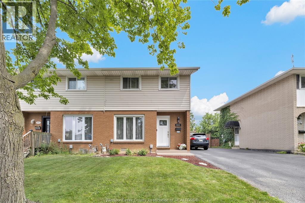 9682 LYNNGROVE CRESCENT - 1