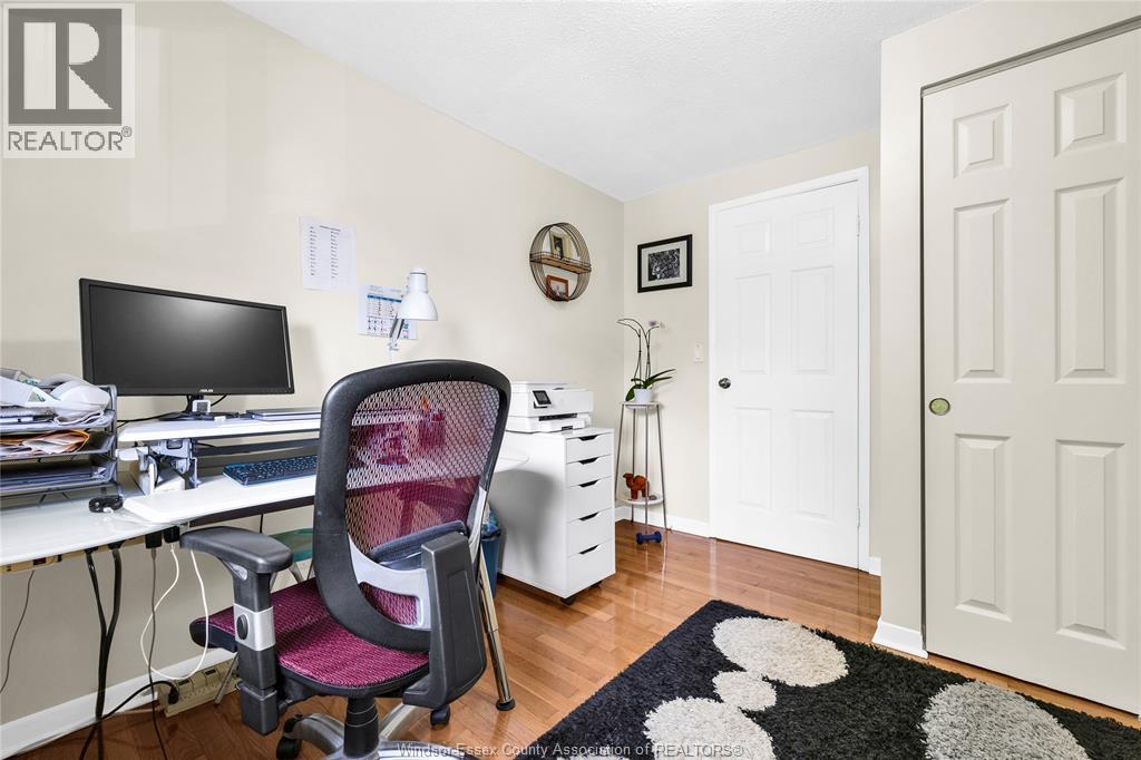 9682 LYNNGROVE CRESCENT - 27