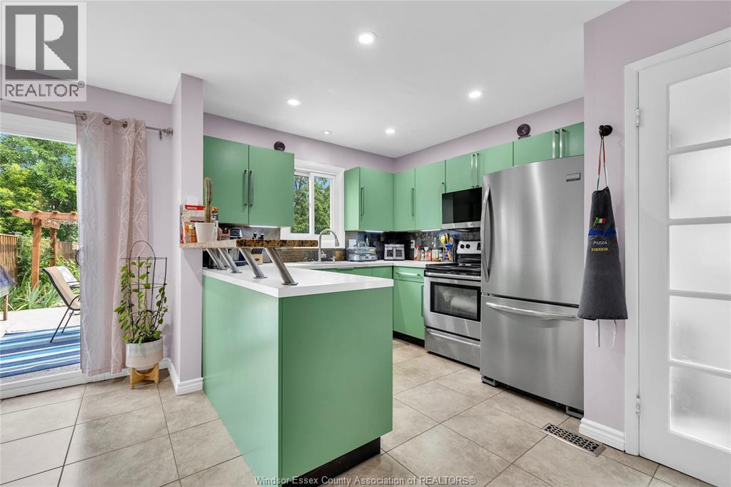 9682 LYNNGROVE CRESCENT - 9