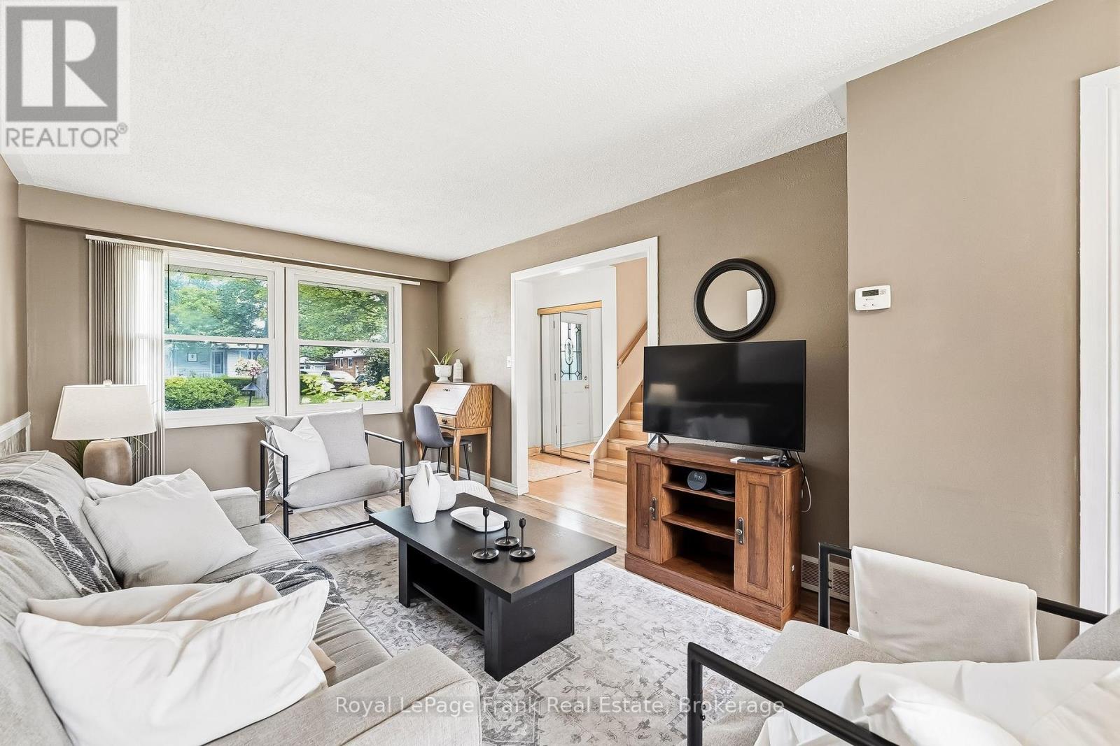 371 TRAFALGAR AVENUE - 10