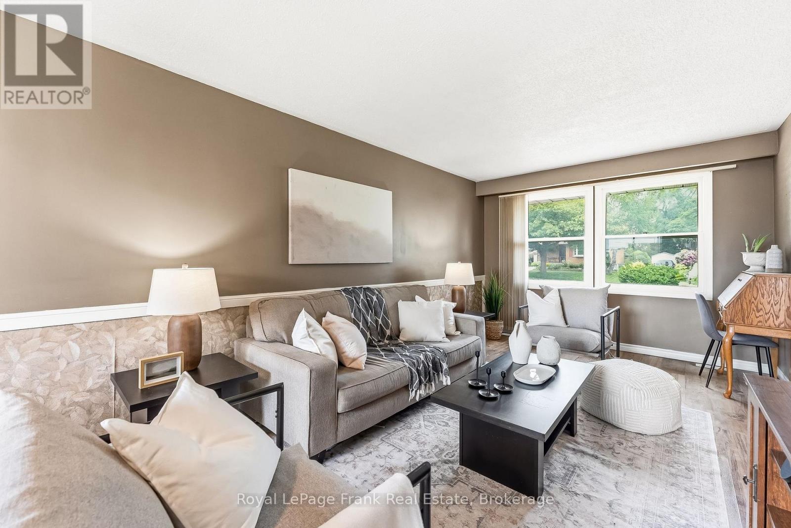 371 TRAFALGAR AVENUE - 11