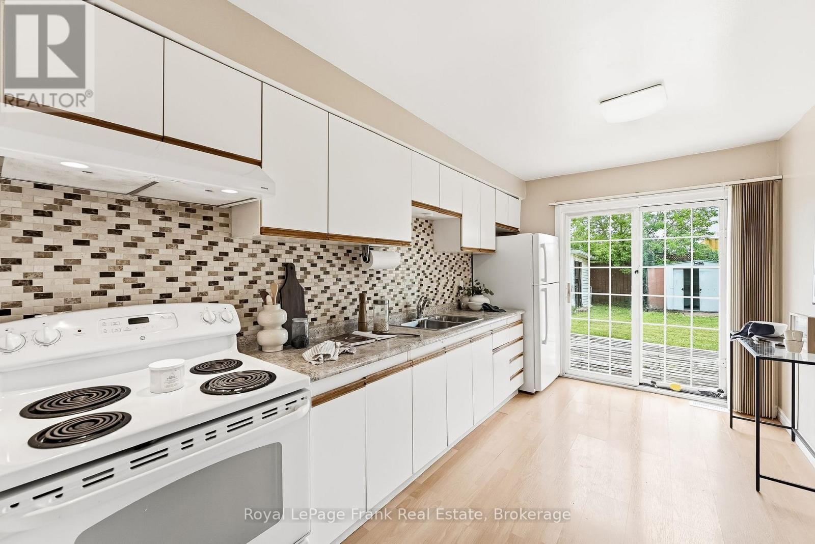 371 TRAFALGAR AVENUE - Image 14