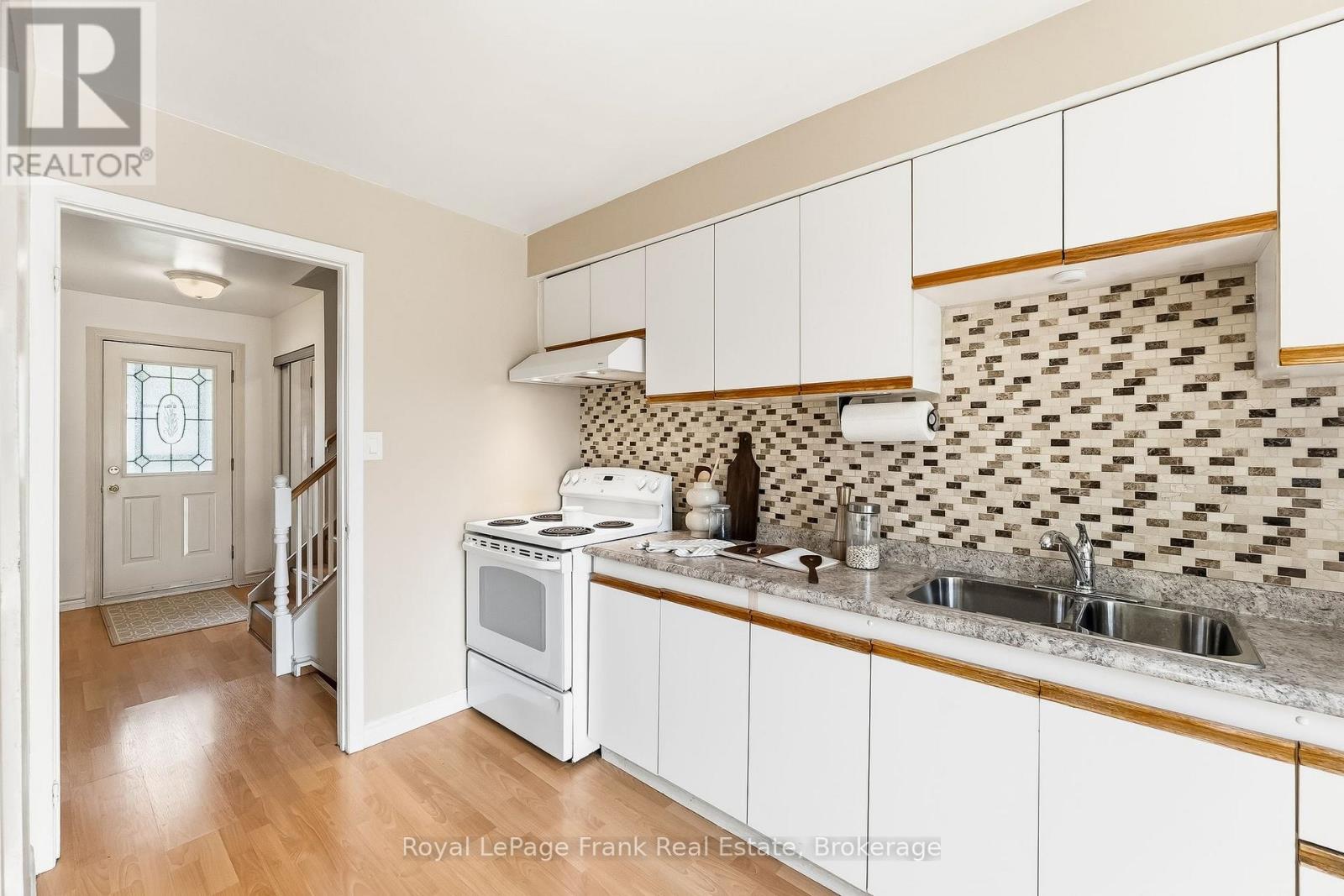 371 TRAFALGAR AVENUE - Image 15