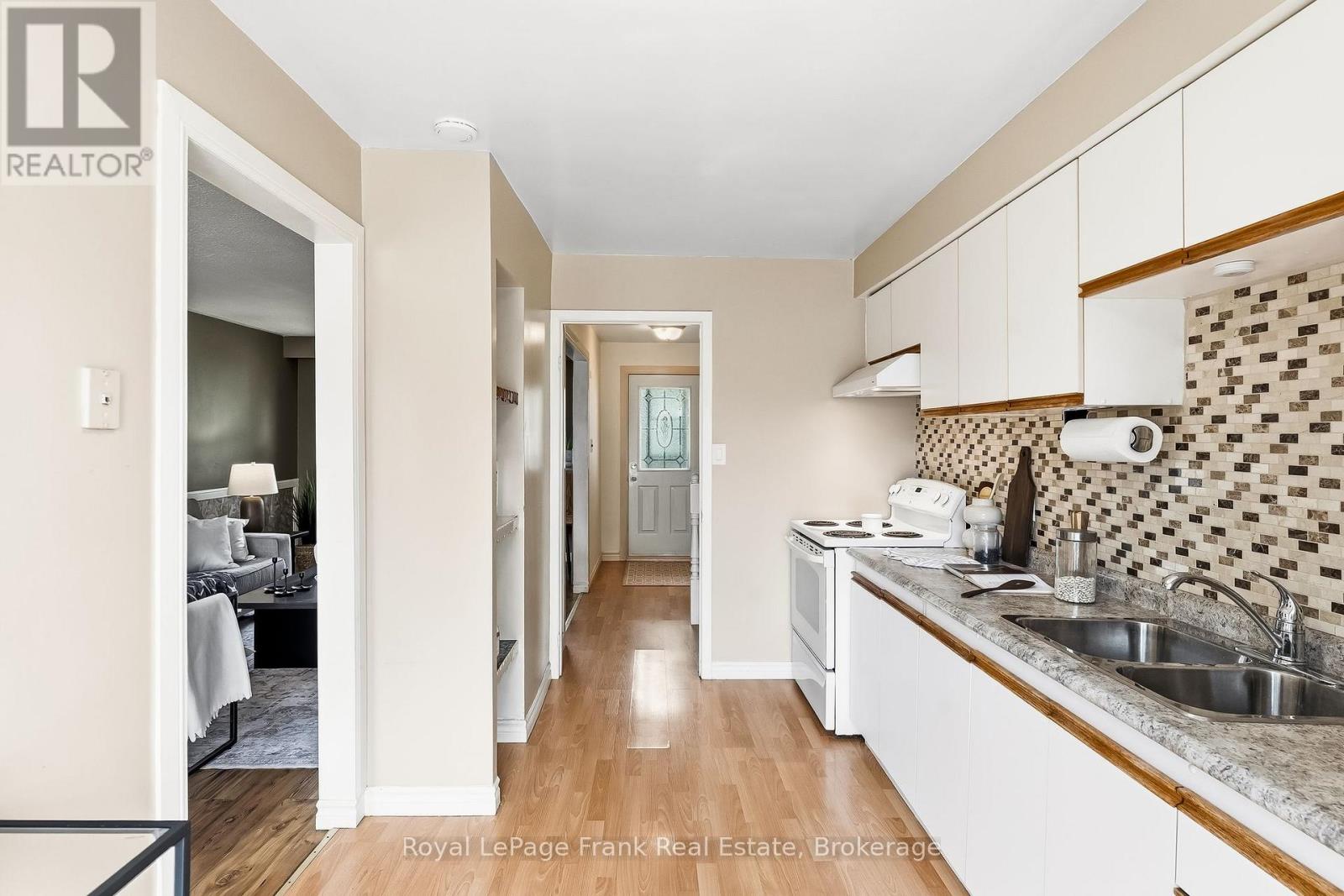 371 TRAFALGAR AVENUE - 16