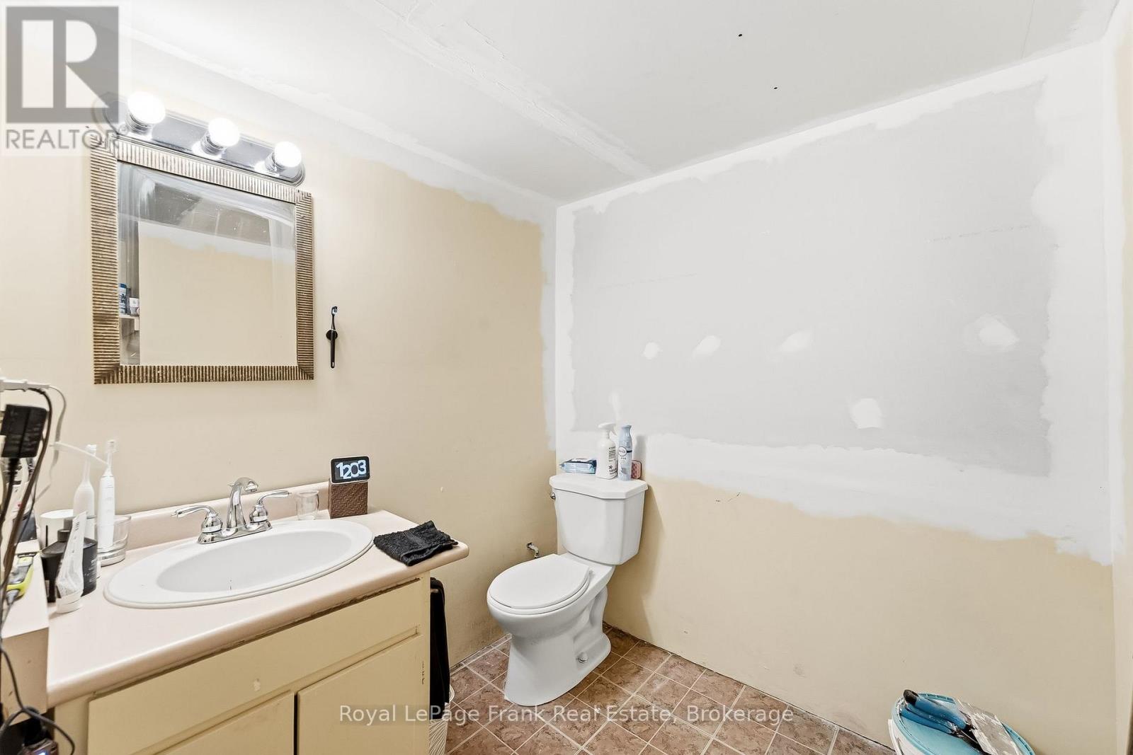 371 TRAFALGAR AVENUE - Image 29