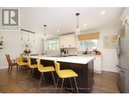 Kitchen - 276 Park Road N, Oshawa, ON L1G4T1 Photo 9