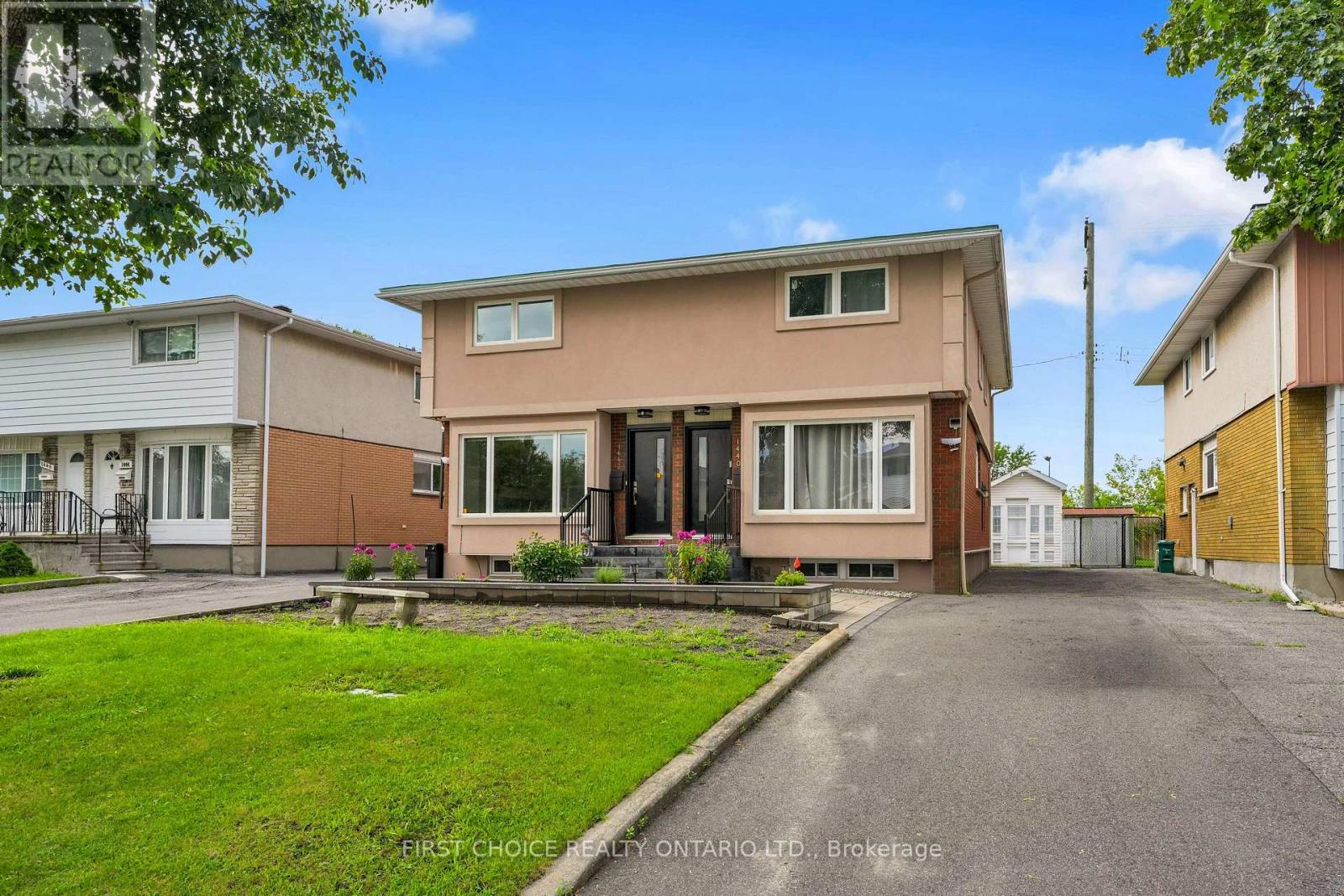 Beautiful Renovated Double backing onto greenspace