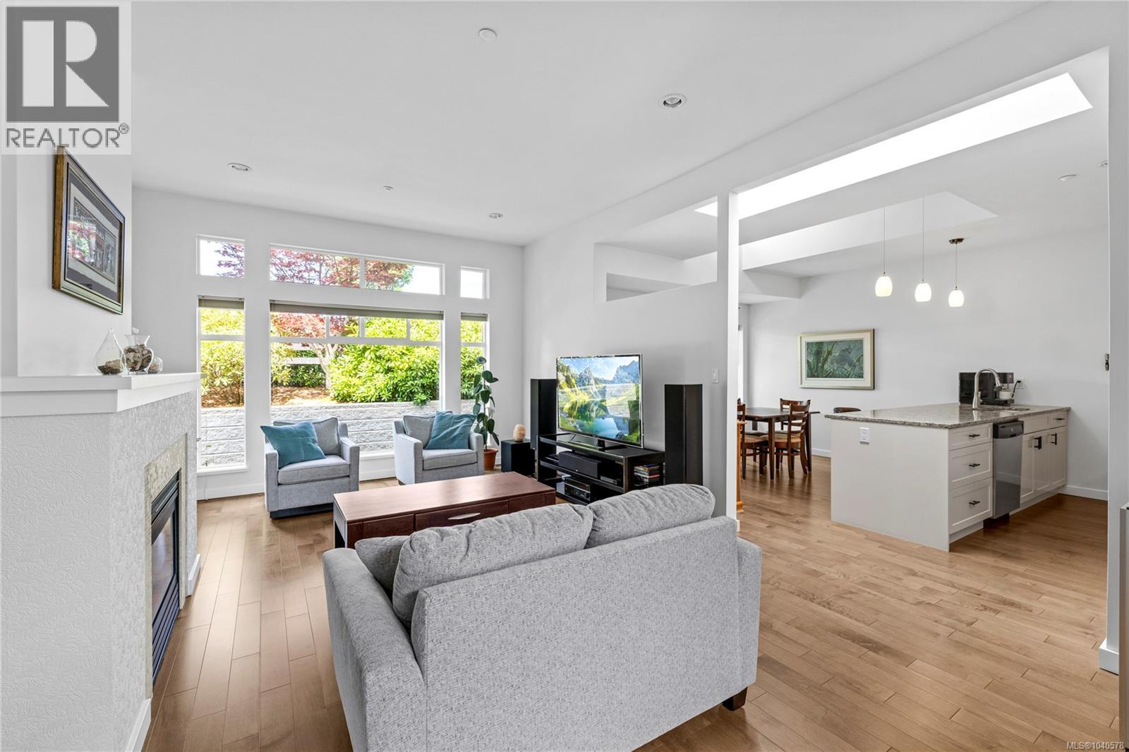 #12 500 Corfield St S - 17