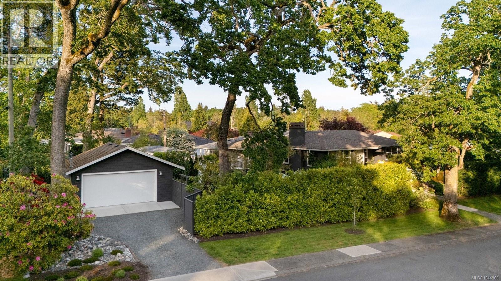  3311 Gibbs Road, Oak Bay