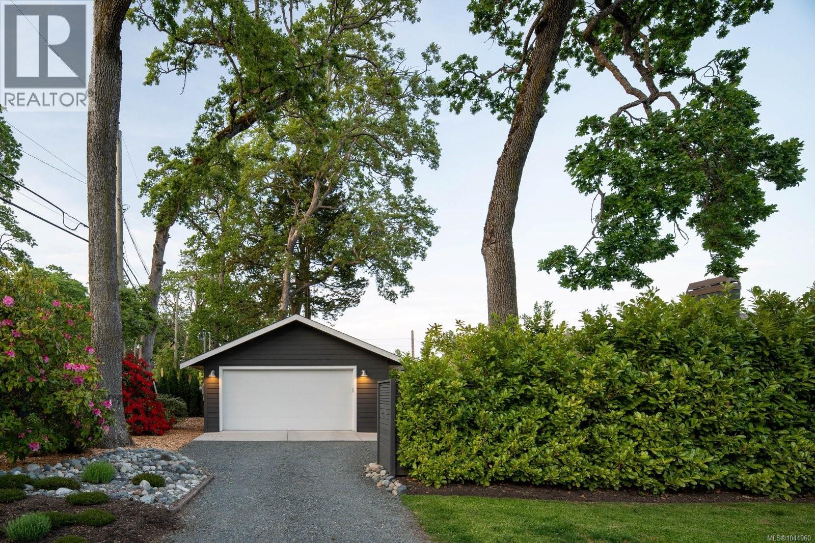  3311 Gibbs Road, Oak Bay