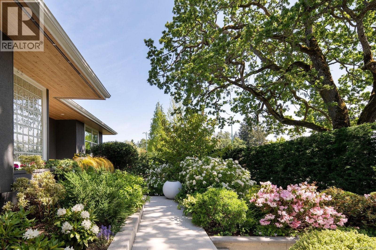  3311 Gibbs Road, Oak Bay