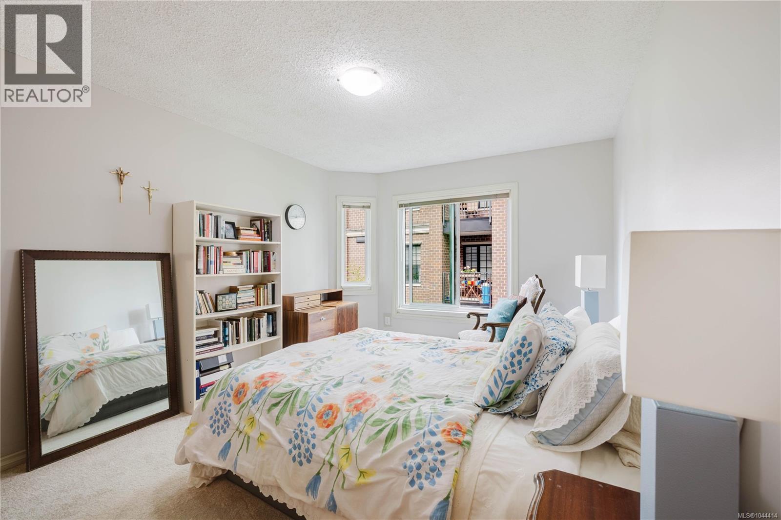 #303 1031 Burdett Ave - 17