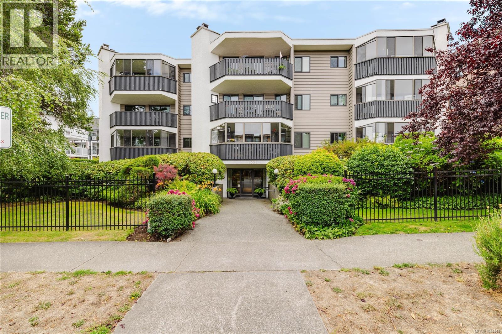 #303 1031 Burdett Ave - 2