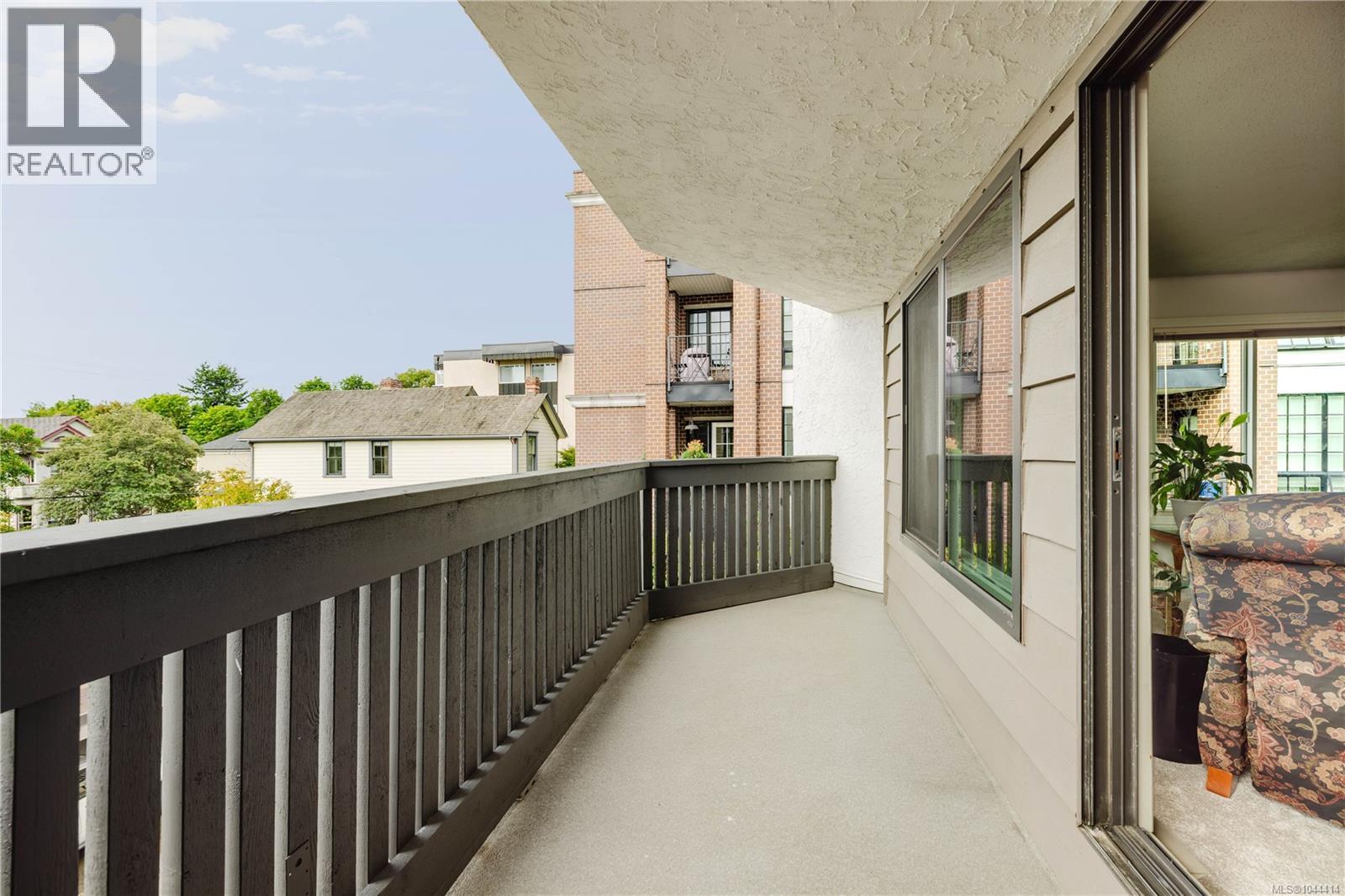 #303 1031 Burdett Ave - 23
