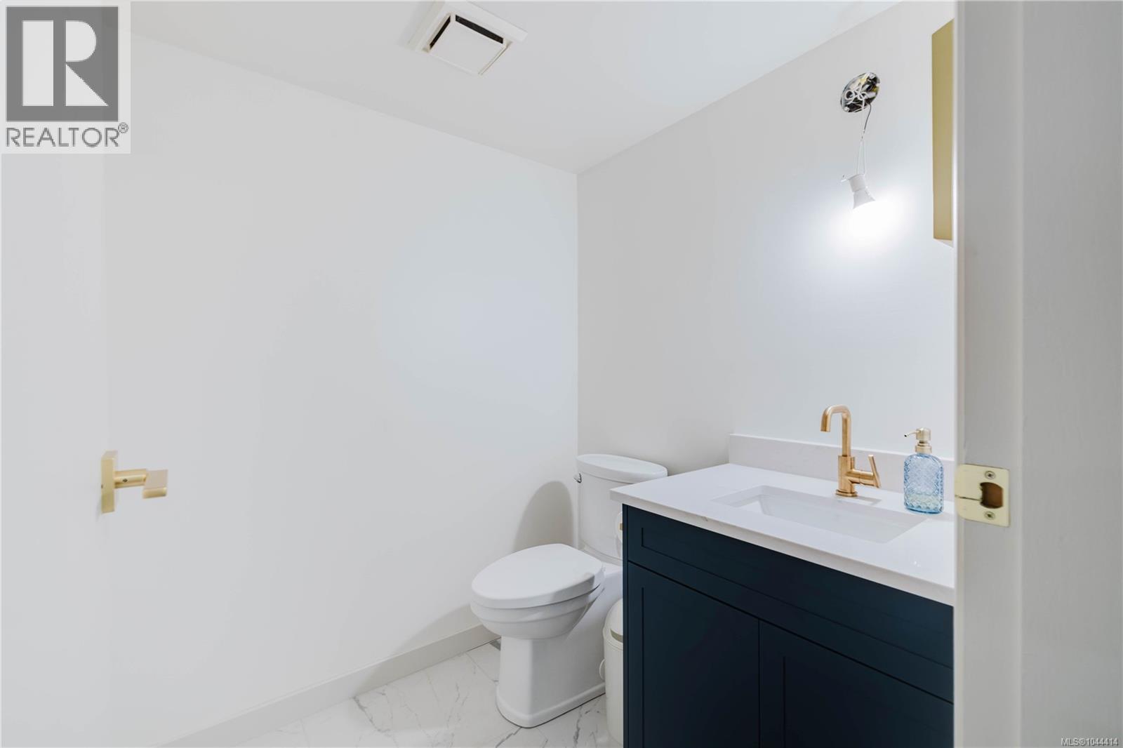 #303 1031 Burdett Ave - 40