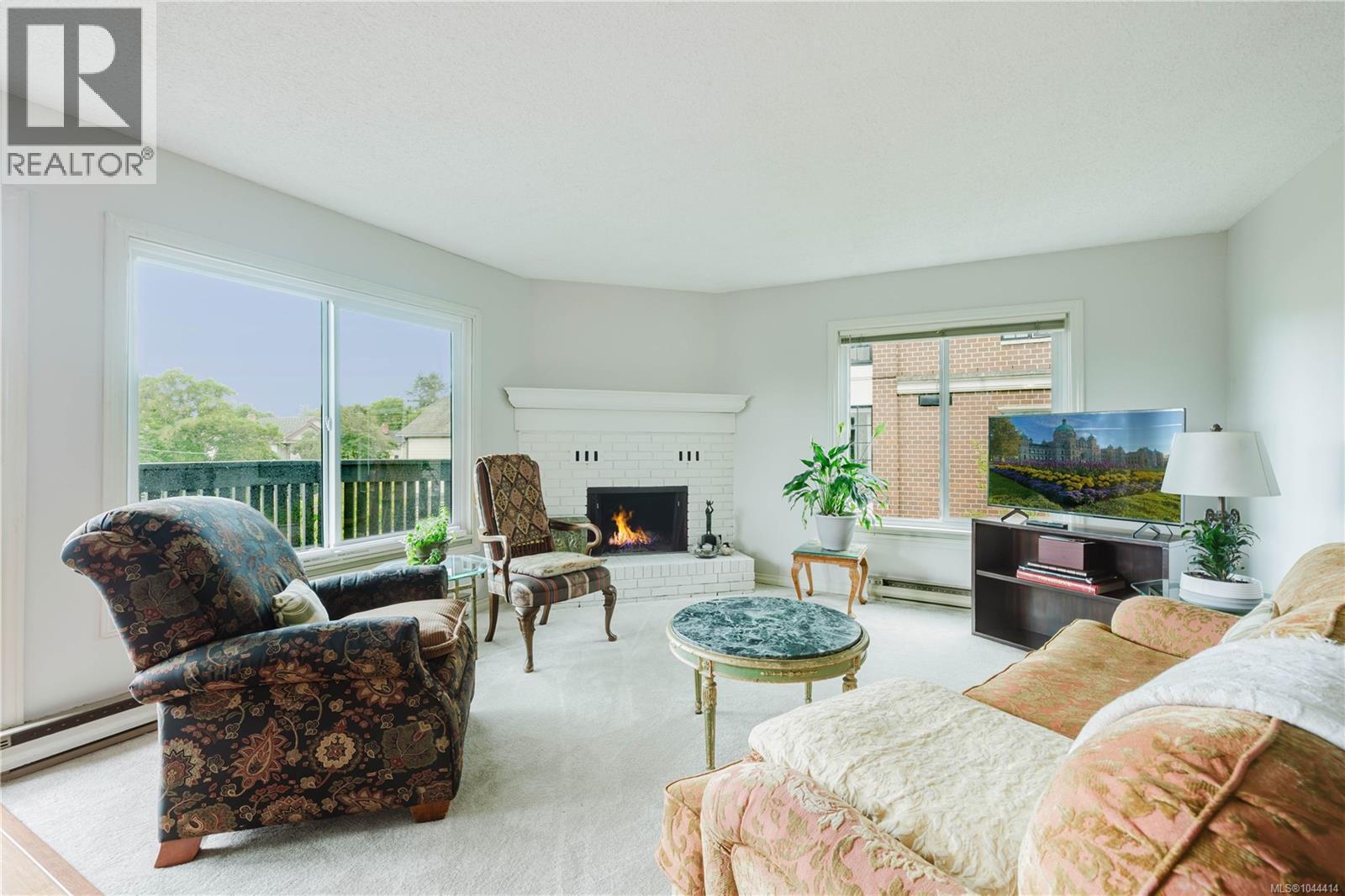 #303 1031 Burdett Ave - 8