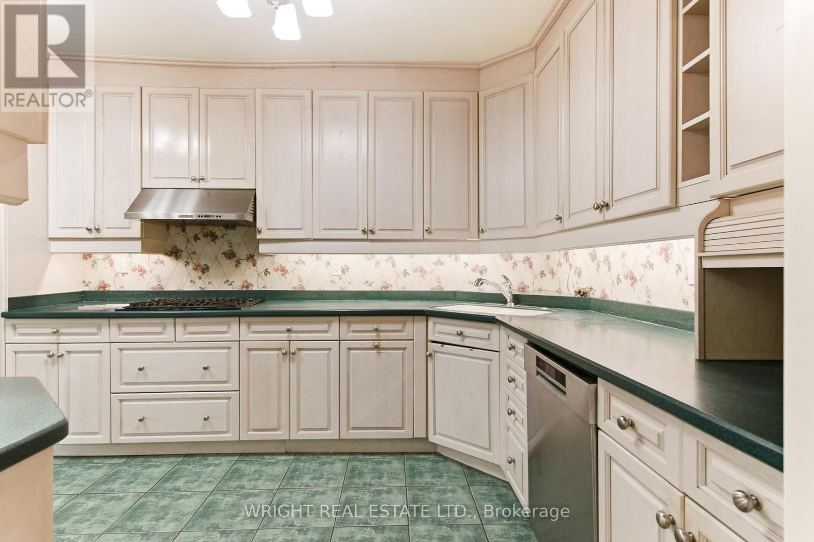 112 ALBANY AVENUE - 19