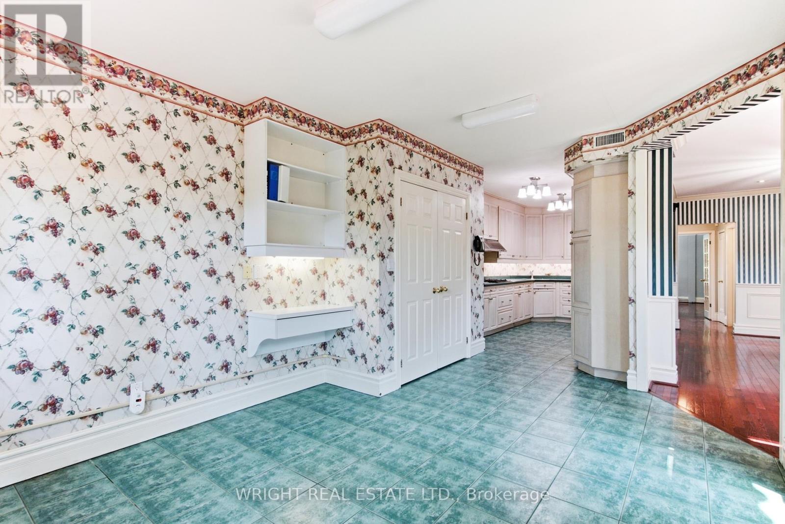 112 ALBANY AVENUE - 24
