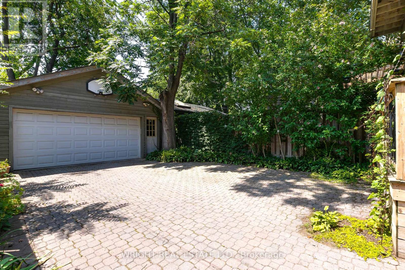 112 ALBANY AVENUE - 42