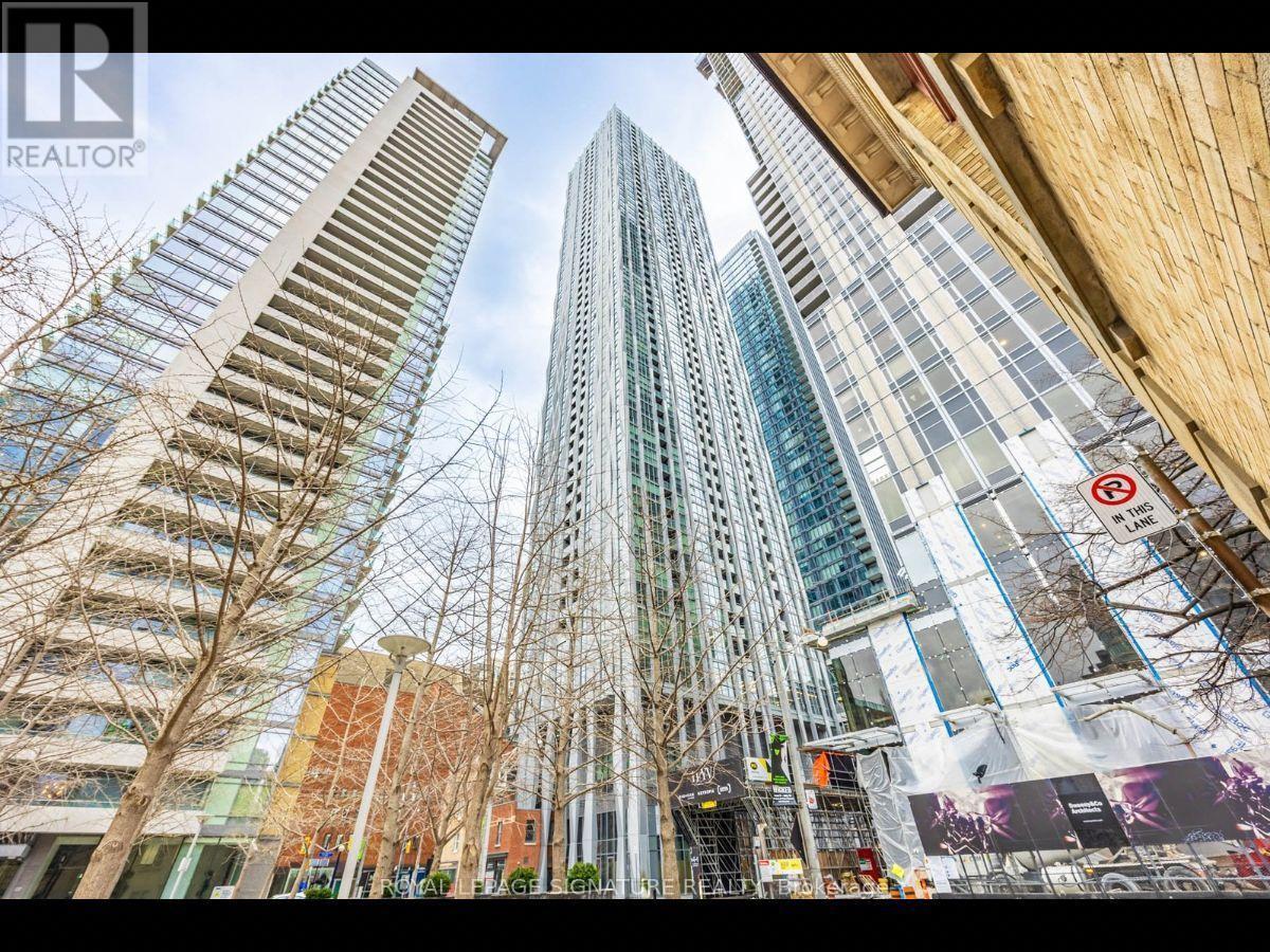 Photo of 1 Yorkville Avenue