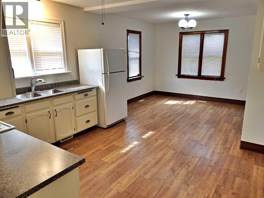 4709 48B Avenue - Photo 5