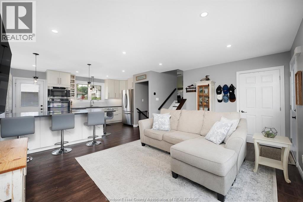 351 CARLING CRESCENT - Image 3