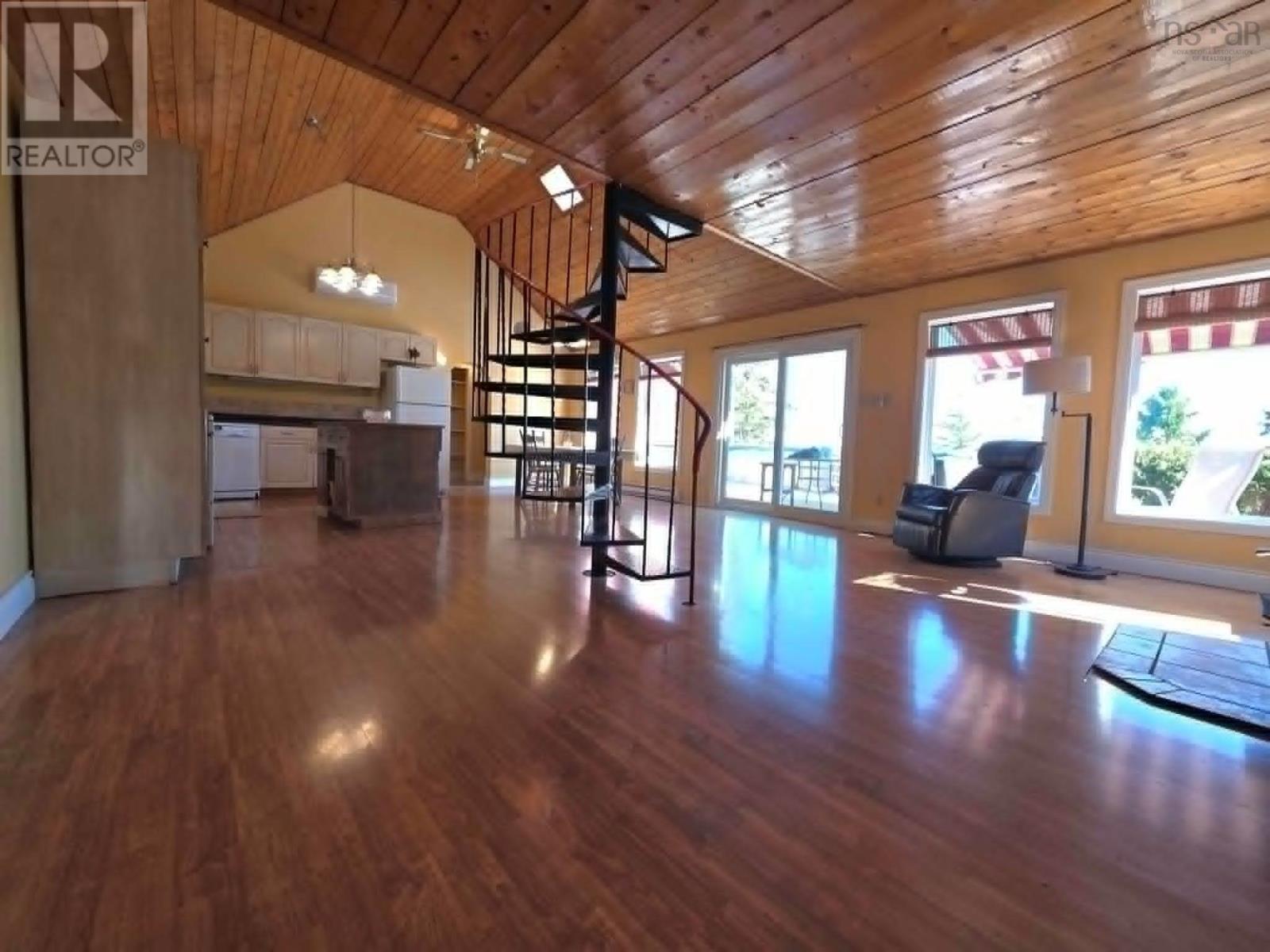 Property 20 of 49 of 251 Bayview Drive