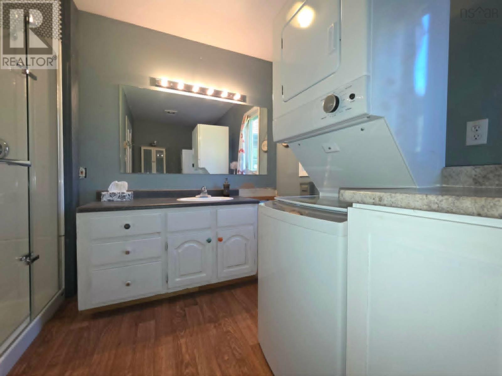 251 Bayview Drive - 38