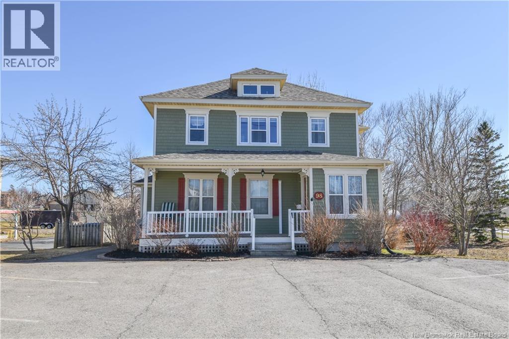 98 Saint-Pierre Ouest Boulevard