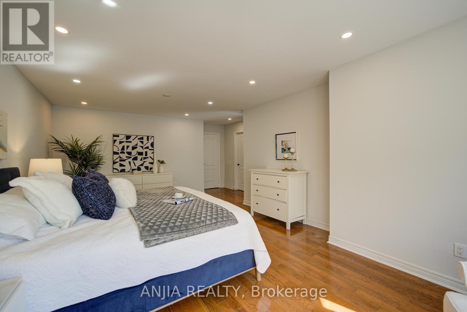 132 ESTATE GARDEN DRIVE - 29