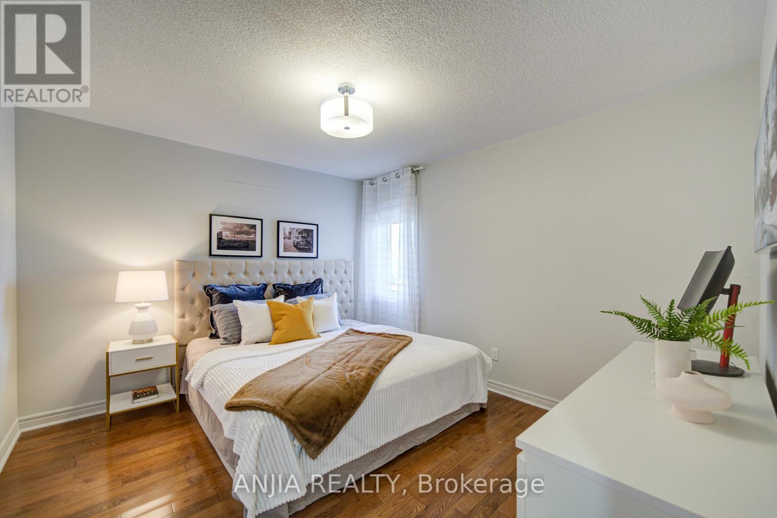 132 ESTATE GARDEN DRIVE - 35