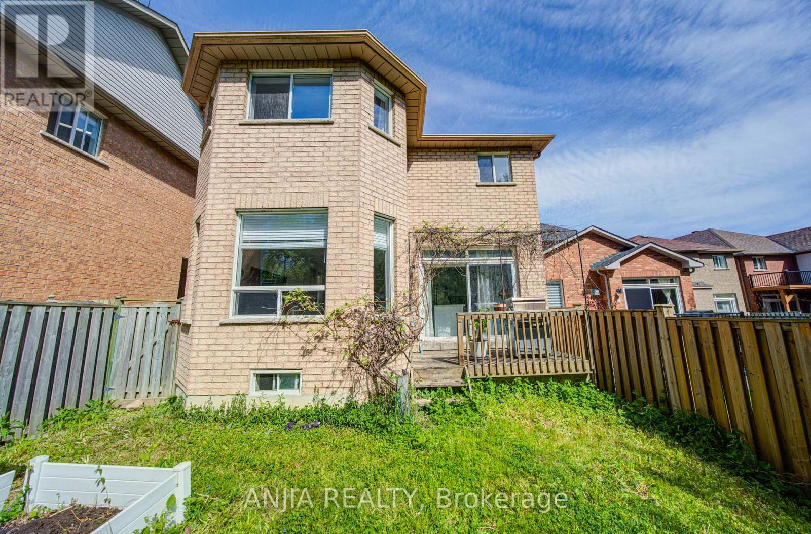132 ESTATE GARDEN DRIVE - 44