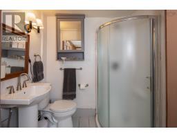 69 Fox Street, Lunenburg, NS B0J2C0 Photo 43