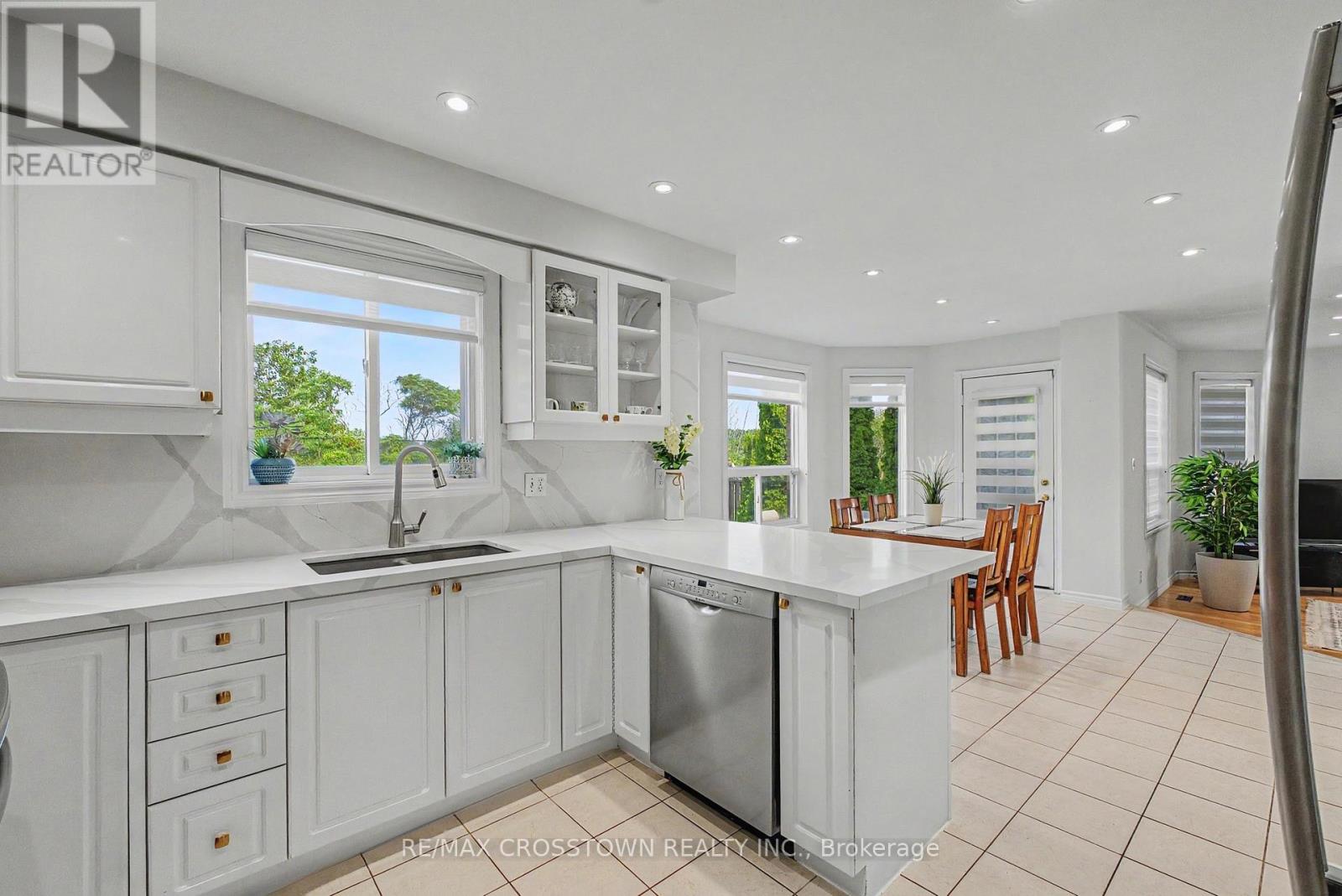 31 LOGAN COURT - 12