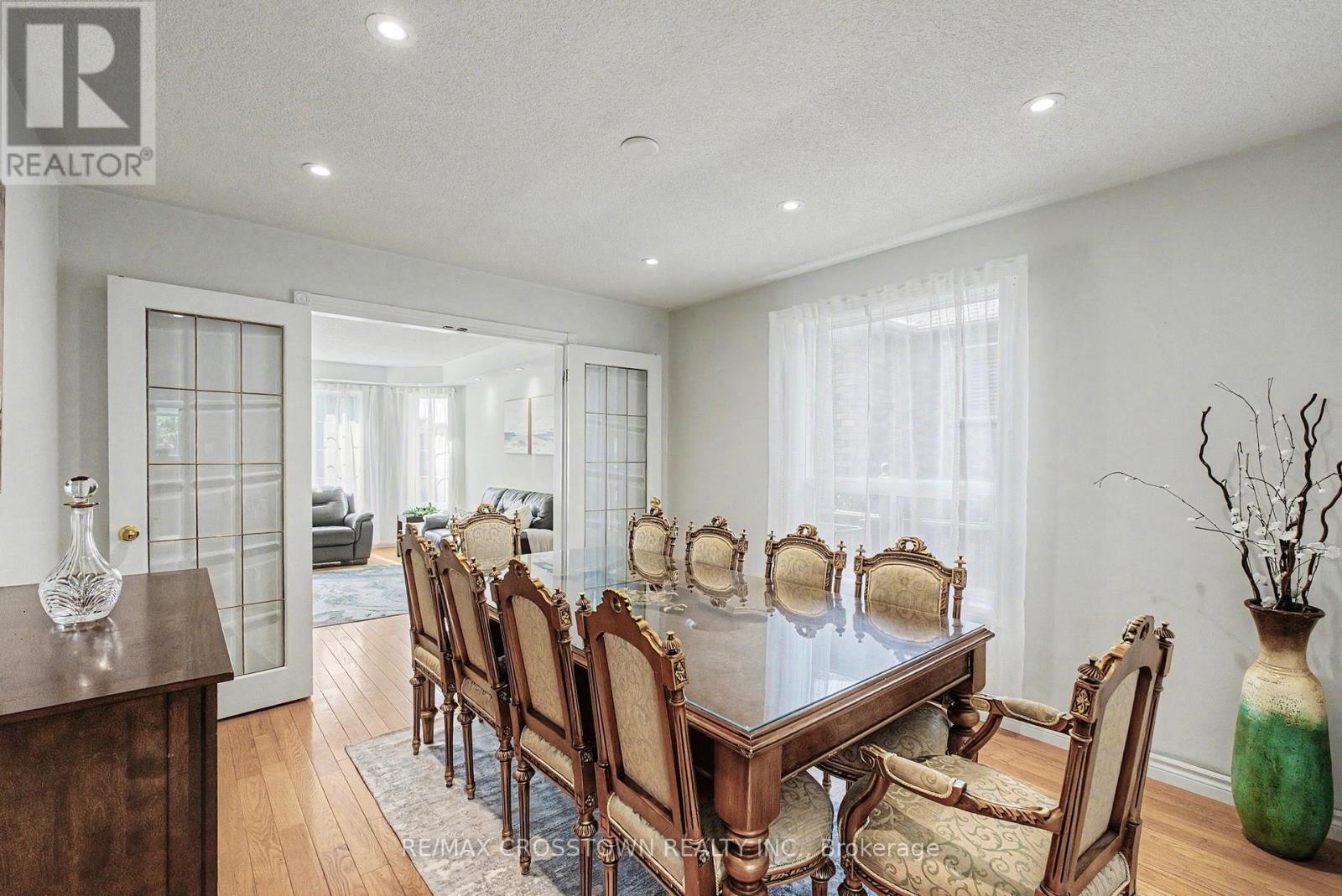 31 LOGAN COURT - 14