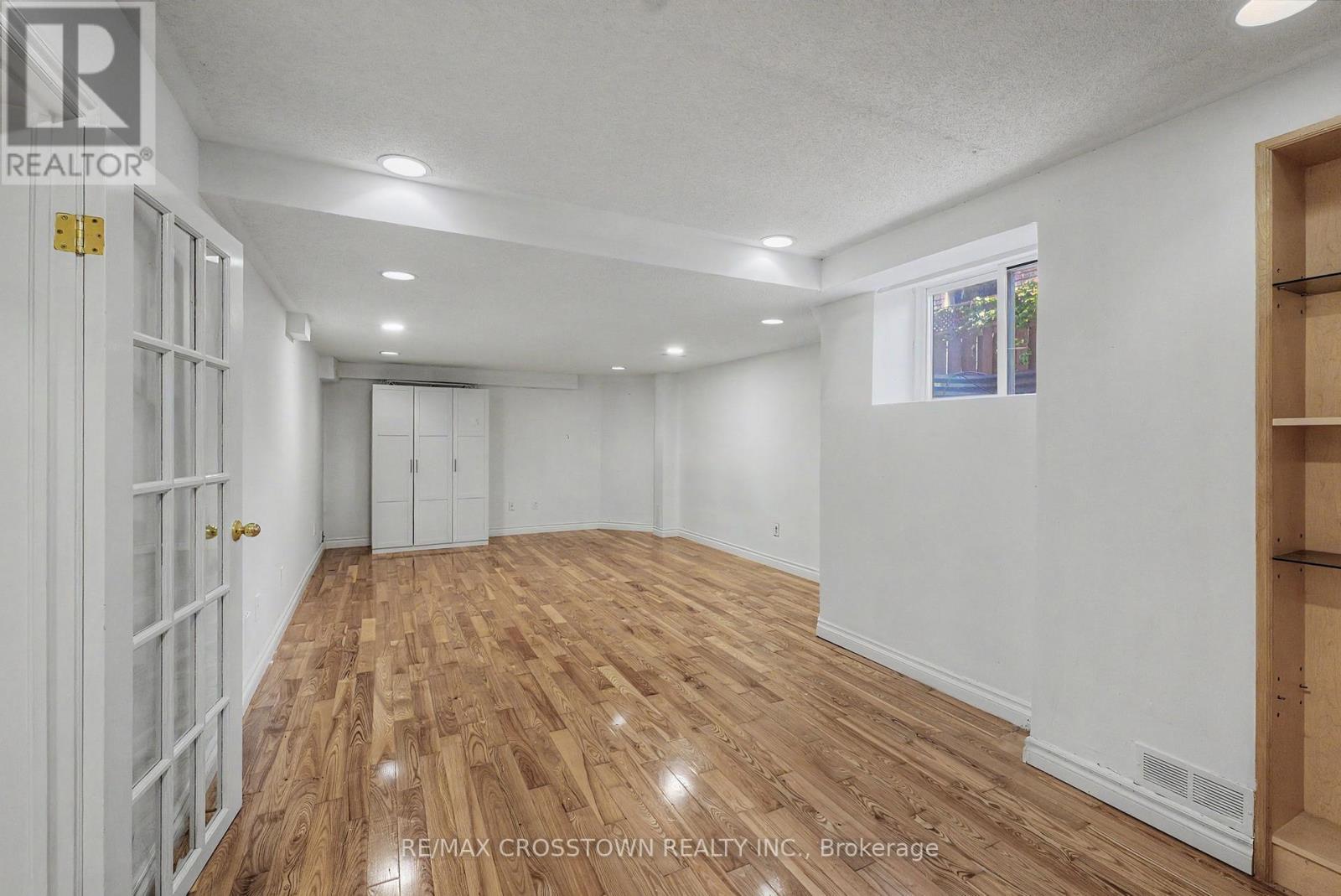 31 LOGAN COURT - 30