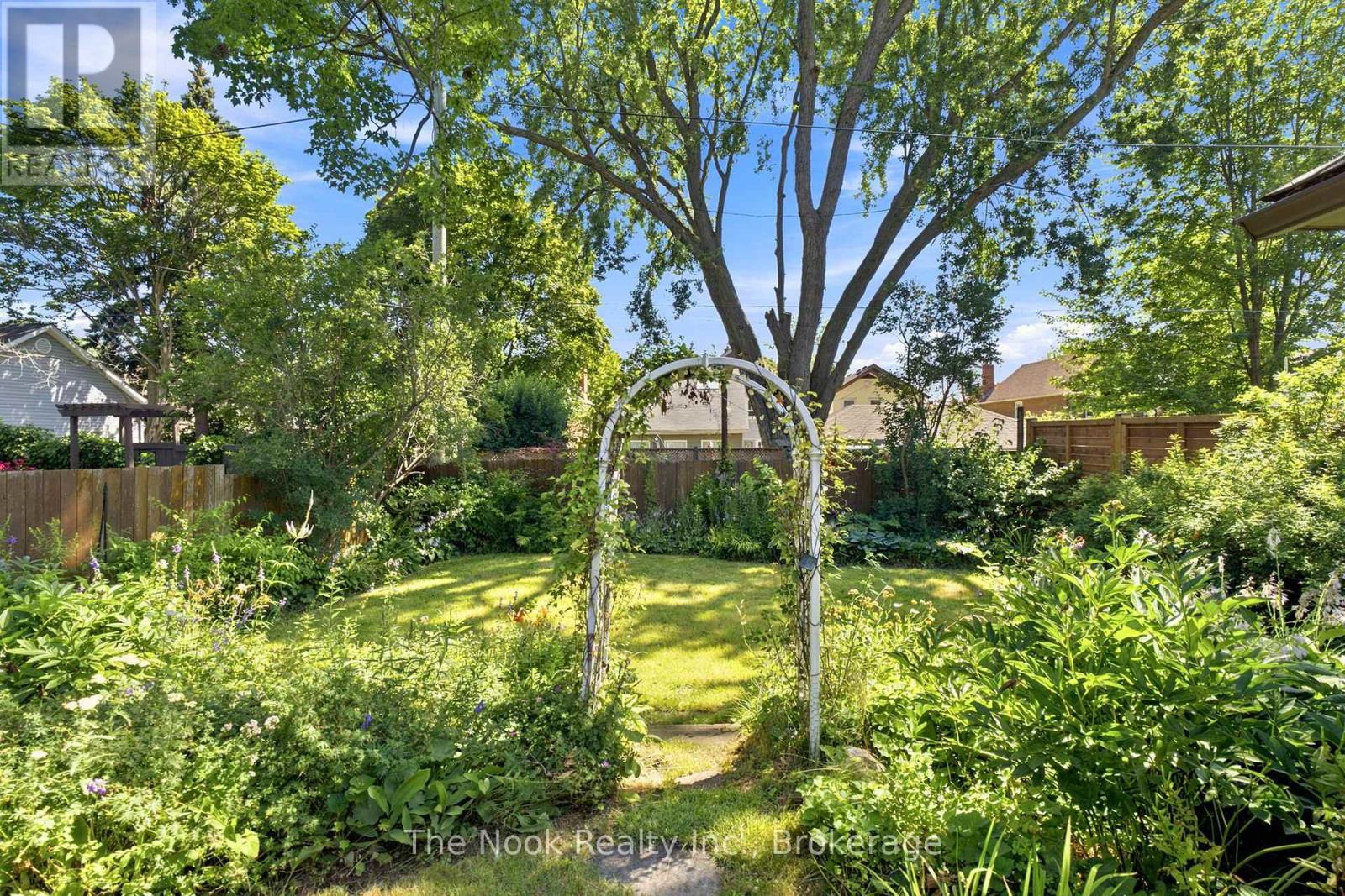 641 MASSON STREET - 46