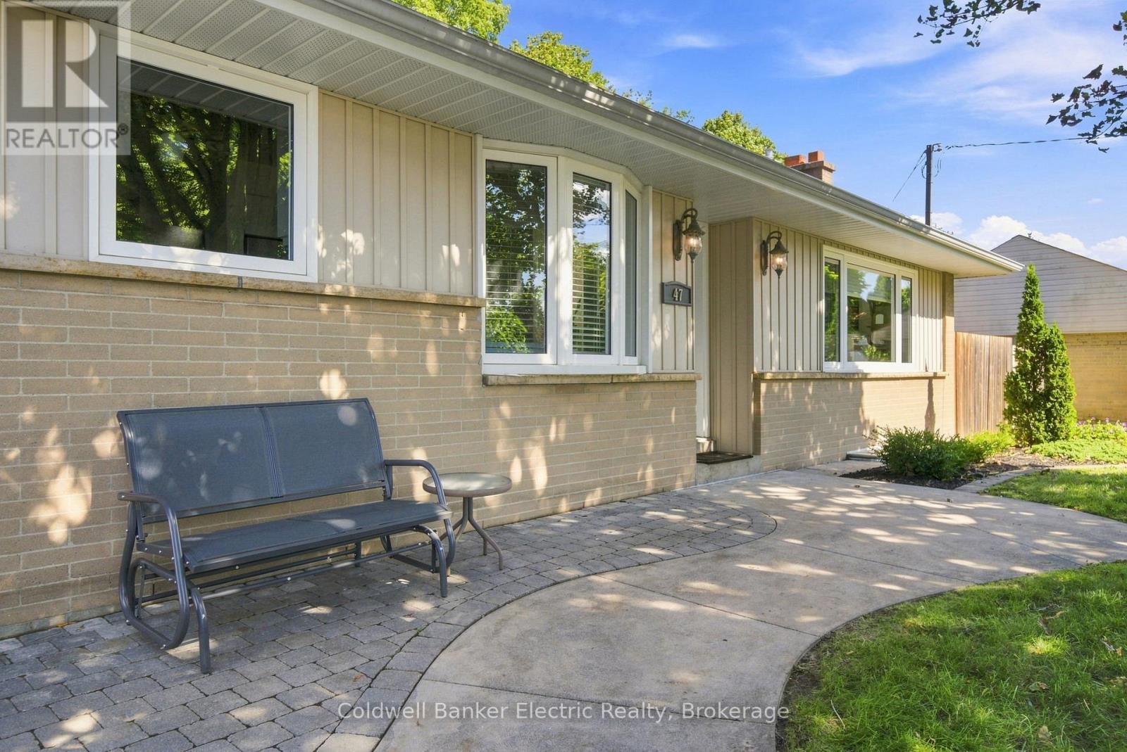 47 GRANDVIEW STREET N - Image 3