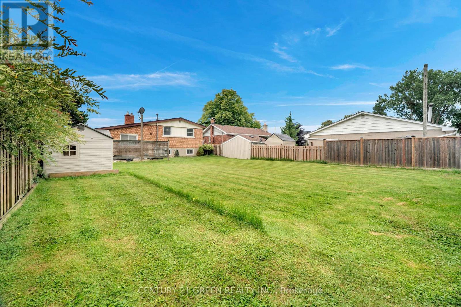 7340 WILSON CRESCENT - 27