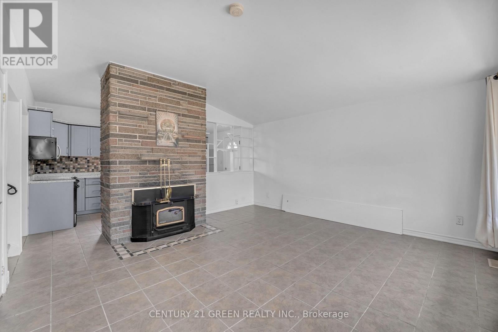 7340 WILSON CRESCENT - 5